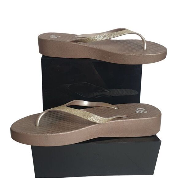 Women's Gold Flip-Flops 11 Toe Post Platform Rose Gold Summer Sandals Sz 11 NWOT - Picture 3 of 9